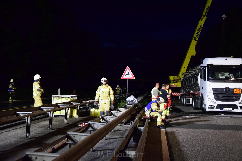 VU Gefahrgut LKW umgestuerzt A 4 Rich Koeln Hoehe AS Gummersbach P674.JPG - Miklos Laubert